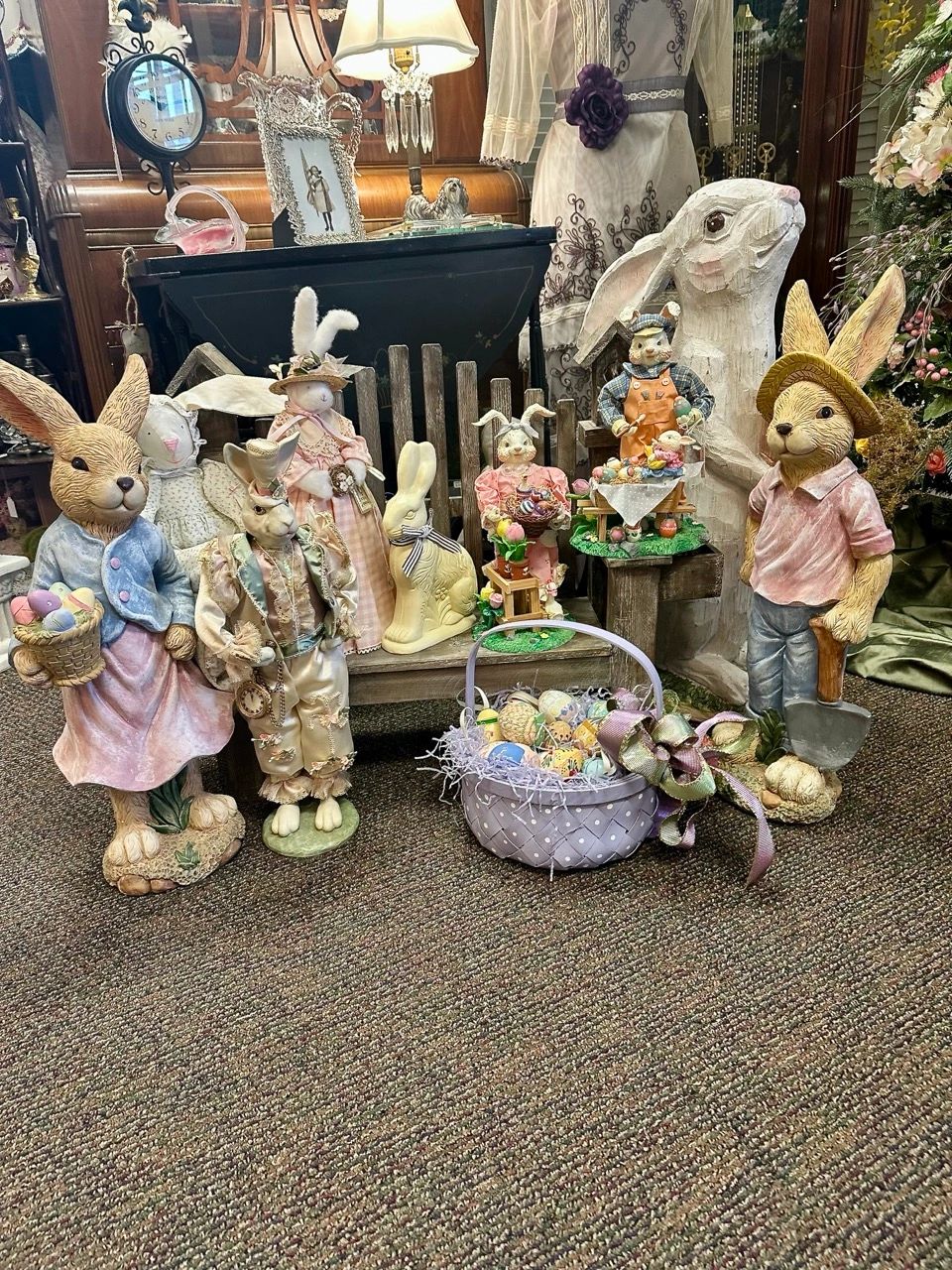🌸 Hippity-Hoppity Easter Wishes from Pollyanna’s Antiques! 🐰💐