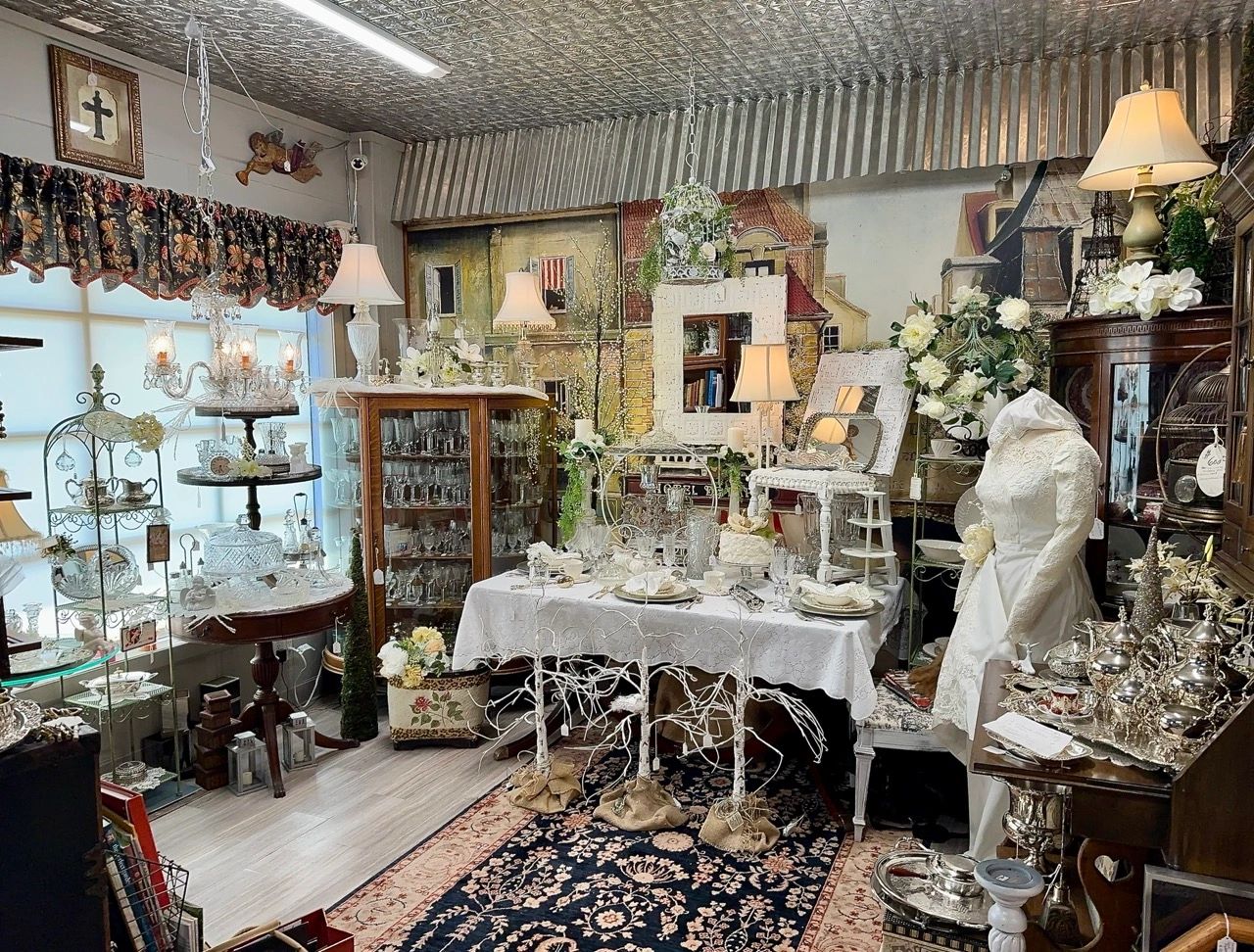 Treasure Hunting in Mt. Clemens – Pollyanna’s Yard Sale!