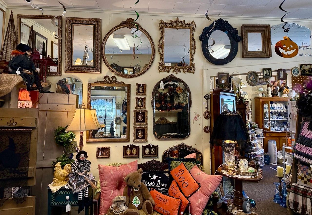 Reflecting Autumn: Our Mirror Wall Gets a Spooky-Chic Refresh