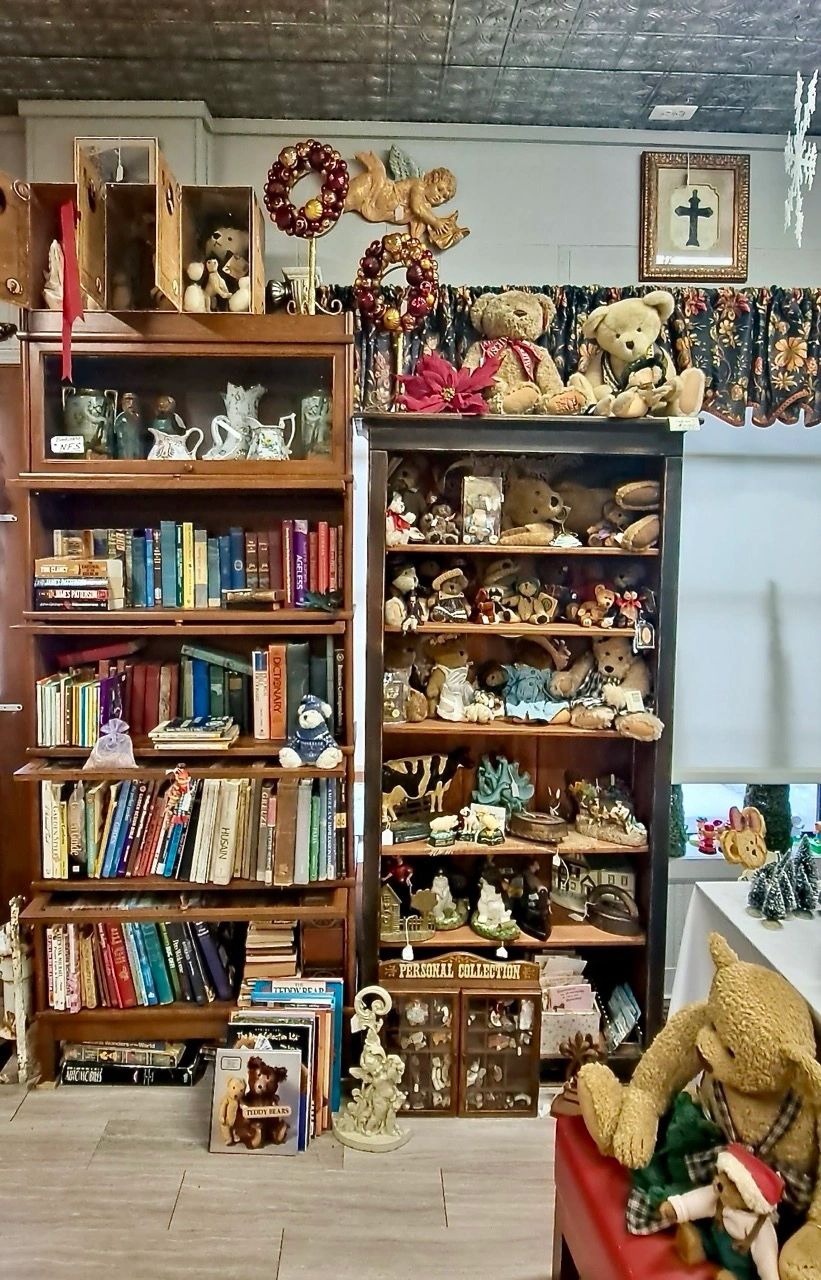 A Cozy Corner: Bears, Books & Holiday Cheer